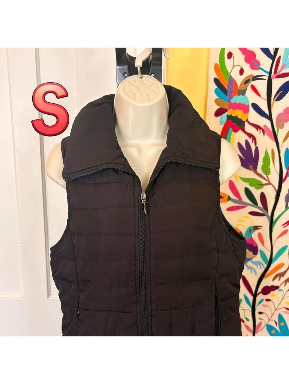 Kenneth Cole Reaction black puffer vest with zipper pockets #puffer #outerwear